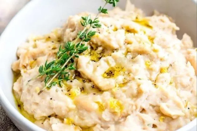 Gorące puree z białej fasoli: cisza na noc